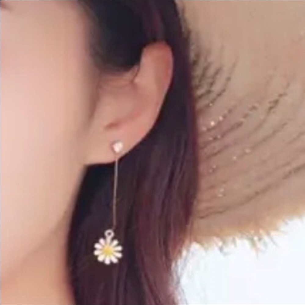 🌼 Flower Dangle Earrings